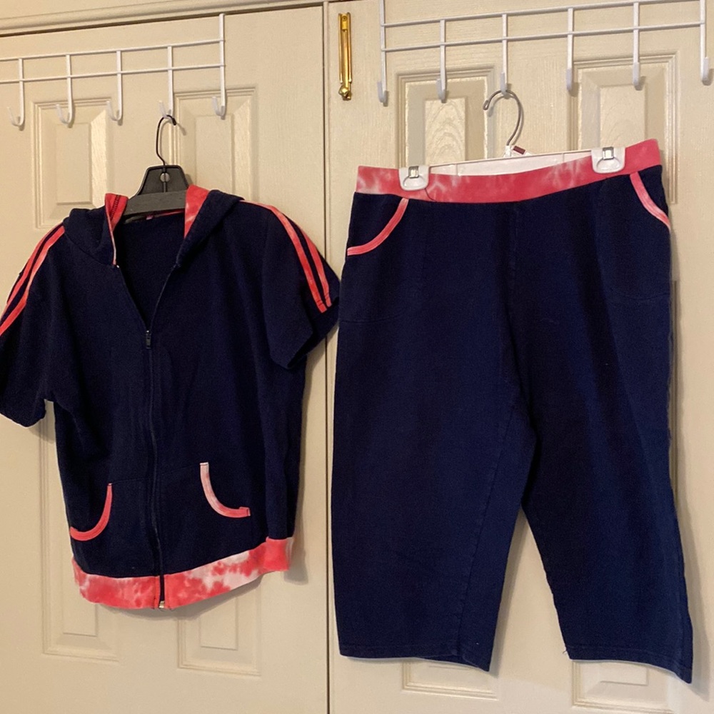 Women’s XL matching Sweatshirt and cropped pants